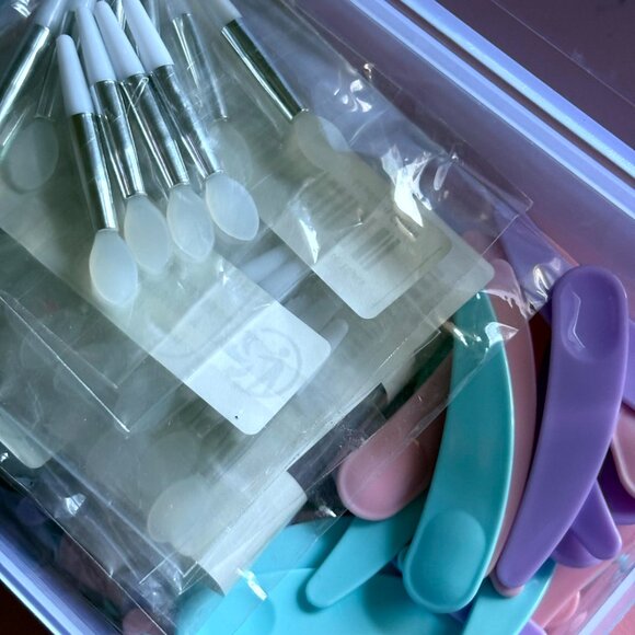 Lip balm and cream spatulas - Picture 2 of 4